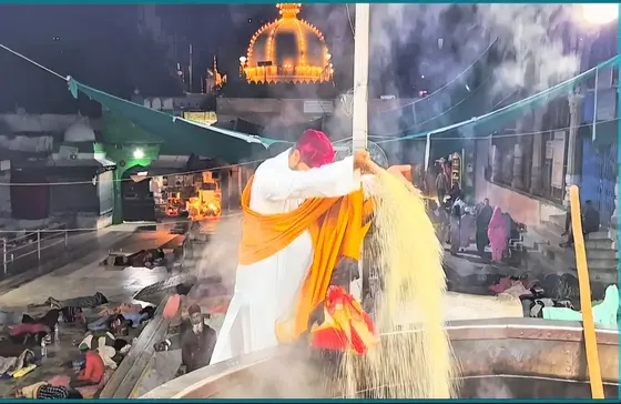 Dargah Sharif in Ajmer Khwaja Gharib Nawaz shrine with chadar offering