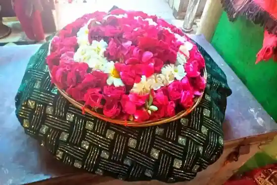 velvet and flower chadar ajmer dargah offering spiritual view