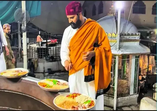 ajmer sharif deg badi deg sweet rice cooking at dargah