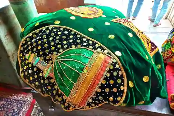 ajmer sharif donation chadar offering at khwaja garib nawaz dargah